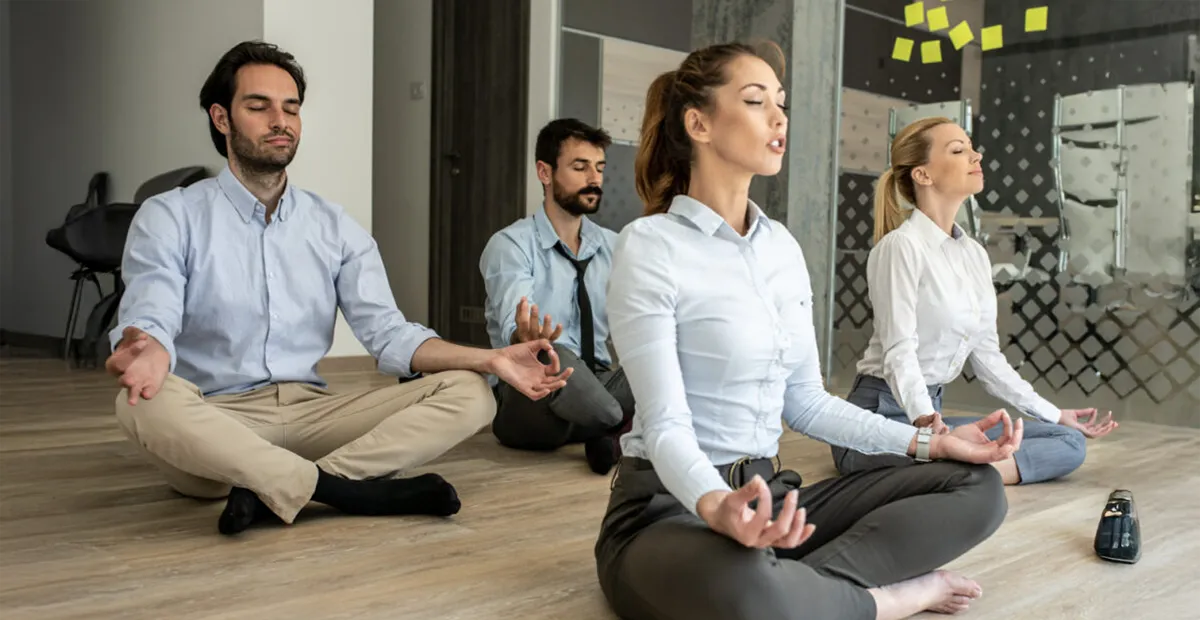 Miser sur la méditation et le stretching pour réduire le stress en open space