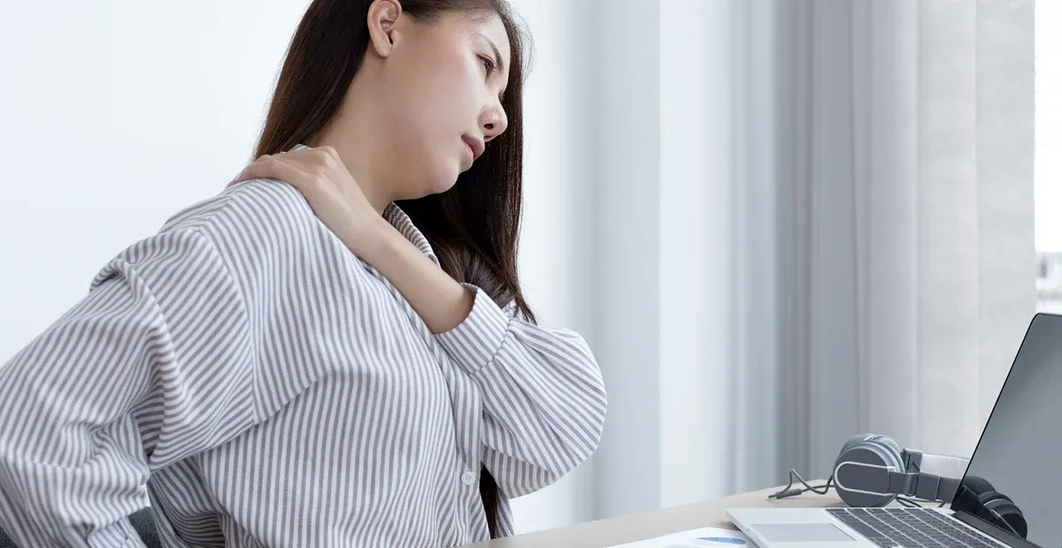 Télétravail et douleurs cervicales : les bons réflexes à adopter